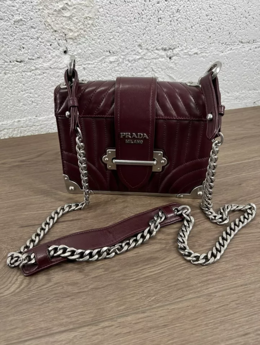 PDA CAHIER CROSSBODY PURSE/HANDBAG, BURGUNDY LEATHER CHAIN STRAP # (WCP014470)
