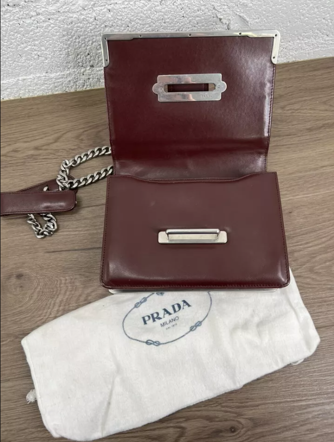 PDA CAHIER CROSSBODY PURSE/HANDBAG, BURGUNDY LEATHER CHAIN STRAP # (WCP014470)