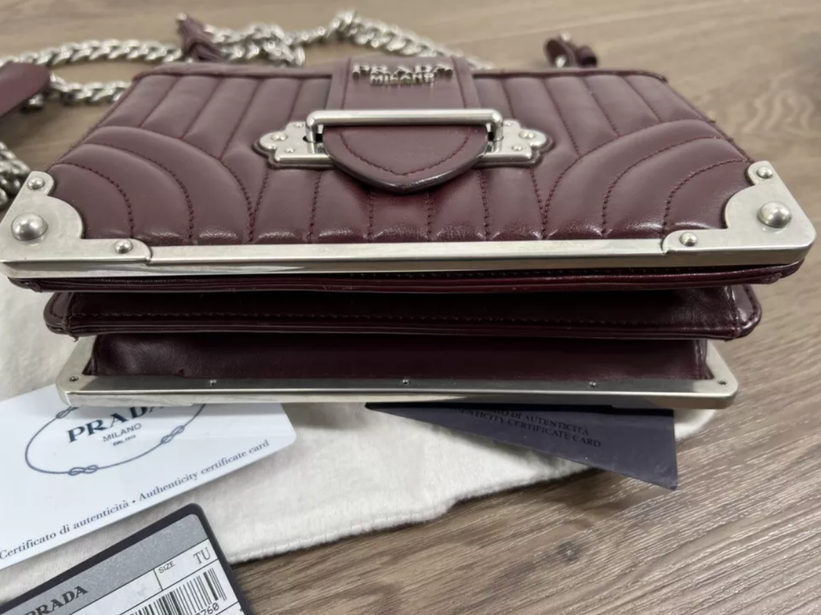 PDA CAHIER CROSSBODY PURSE/HANDBAG, BURGUNDY LEATHER CHAIN STRAP # (WCP014470)