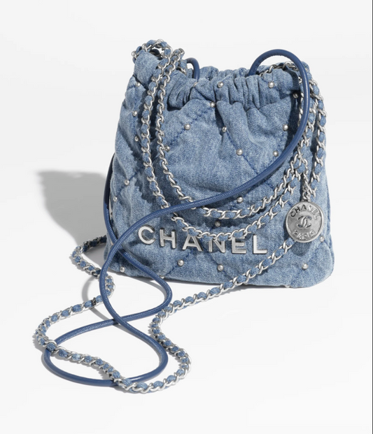 CHL Fall-Winter 2024/25   CHANEL 22 Mini Handbag   Washed Denim & Silver-Tone Metal  Blue