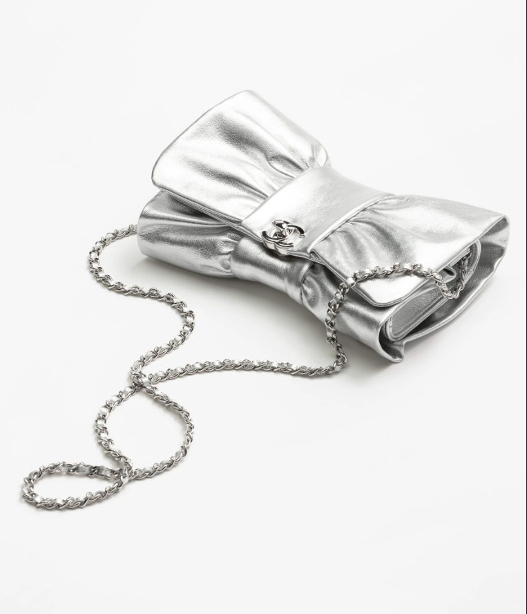 Fall-Winter 2024/25 Pre-Collection   Clutch   Metallic Lambskin & Silver-Tone Metal