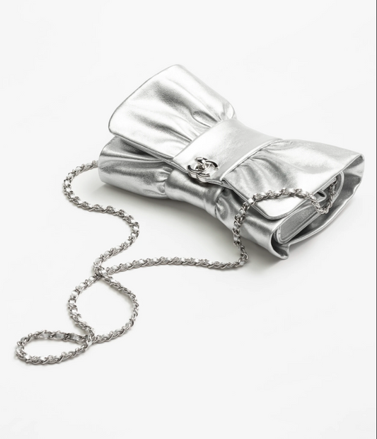 Fall-Winter 2024/25 Pre-Collection   Clutch   Metallic Lambskin & Silver-Tone Metal