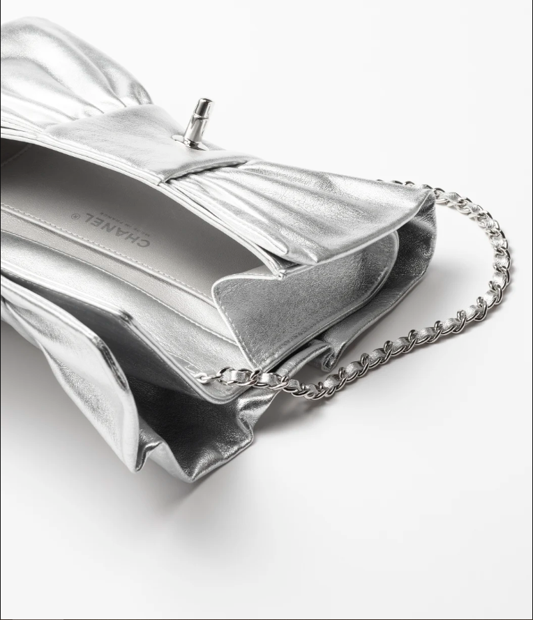 Fall-Winter 2024/25 Pre-Collection   Clutch   Metallic Lambskin & Silver-Tone Metal